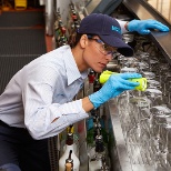 Voici une de nos techniciennes en action dans un restaurant