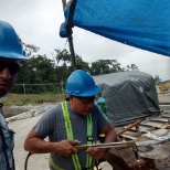 Preparación de base para realizar una prueba de vibracion a motor de bomba de agua para molino