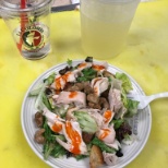 Ensalada y una limonada