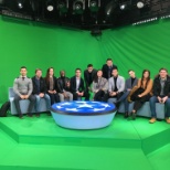 Les alternants et stagiaires visitent les studios médias