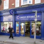 Así es la fachada de Cancer Research Uk