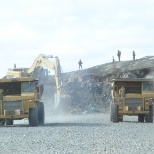 cat 390 loading rock!