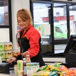 Farmfoods employee