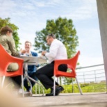 Ein lockeres Mittagsessen in unserer Kantine im Grünen