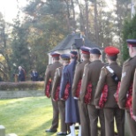 7 Bde laying wreaths.