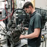 Employee at the functional test of a hybrid module