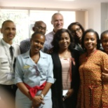 Ik en mijn collega's in het gezelschap van de lokale vertegenwoordiger voor Air France in Guinee